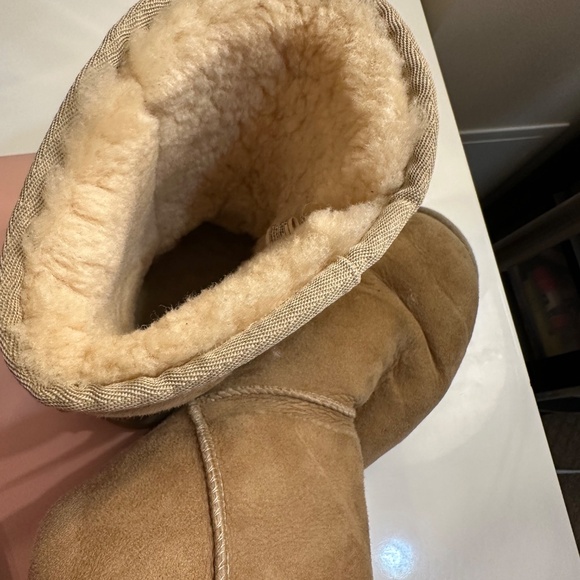 Ugg Classic Short Boot - Picture 8 of 8